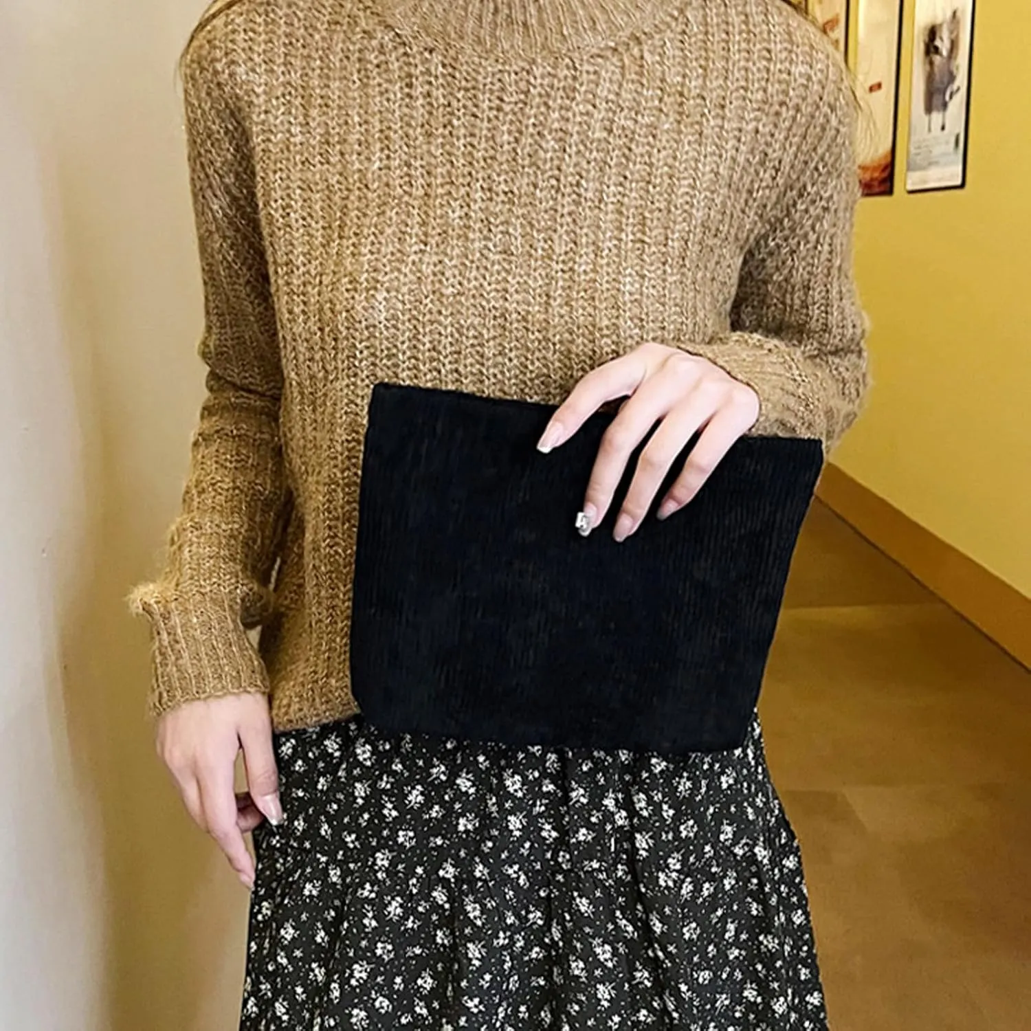 Small Makeup Bag for Women, Mini Makeup Pouch for Purse Large Corduroy Travel Cosmetic Bag Cute Toiletry Bag Travel Accessories Preppy Makeup Brushes Aesthetic Accessories Storage Bag